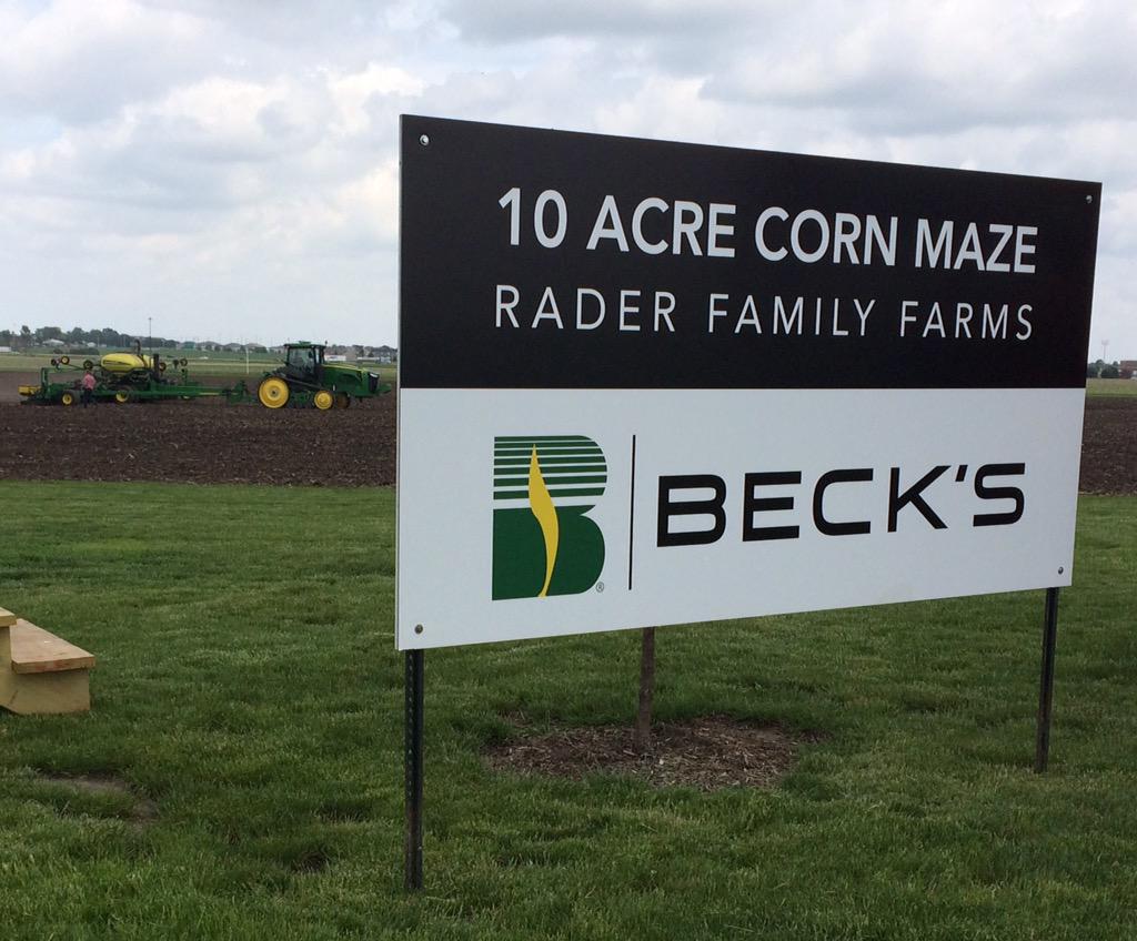 Crouse93's tweet photo. Great afternoon watching the first Rx corn maze being planted at @RaderFamilyFarm. @BecksHybrids http://t.co/0PmOl8DOSp