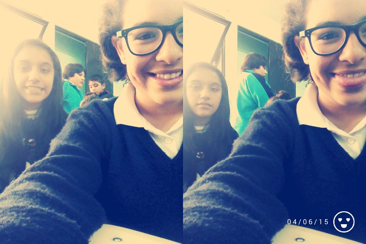 BeluuFW's tweet photo. Hoy con mi negra linda en biologia!😃👌 Teamo tanto😍 http://t.co/um0kHP202D