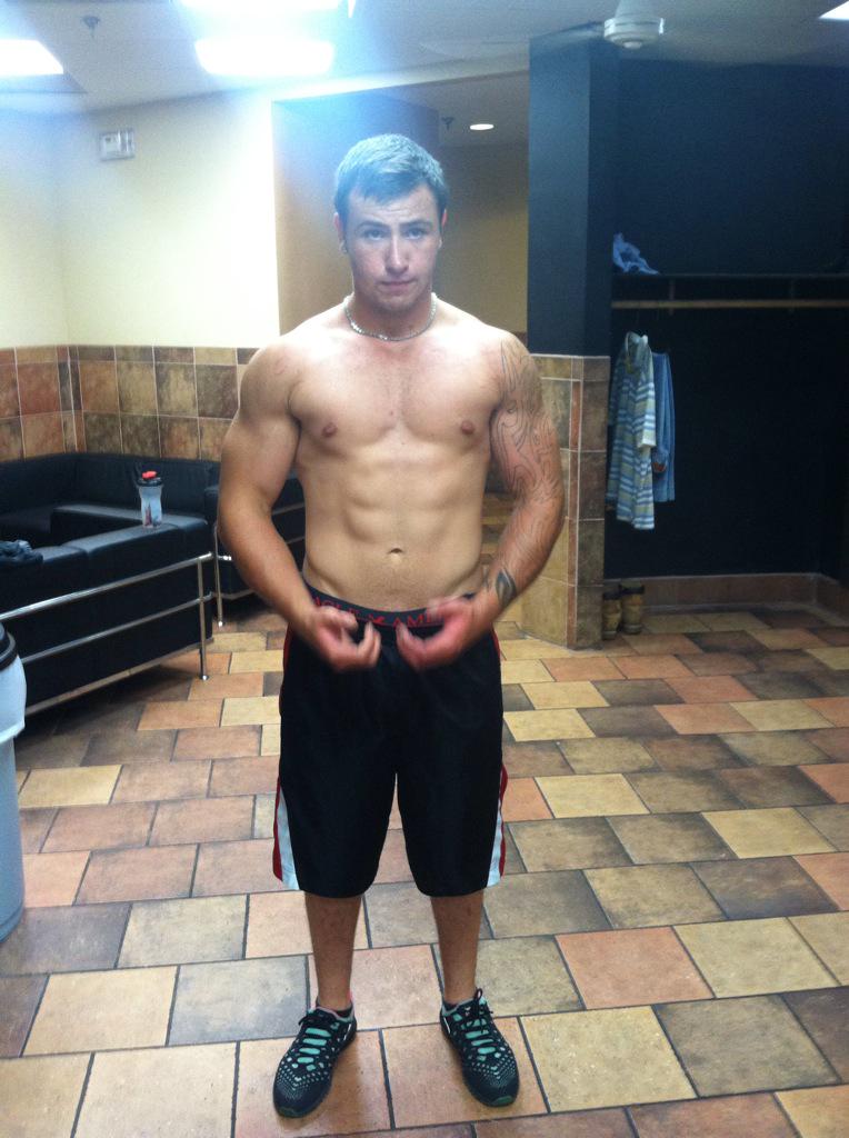 FitParaBuilder's tweet photo. About a month in it and about 6 months in it #Progress2015 http://t.co/wCdfLJAP1M