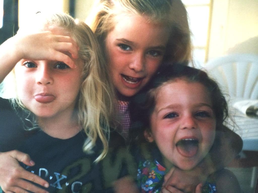 kenzlynne14's tweet photo. Some things never change😂 #TBT #YaBetterWork http://t.co/zcRePVVxPK
