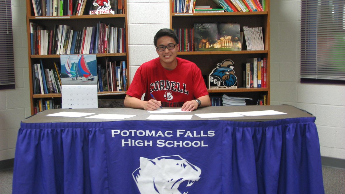heywilliamlin's tweet photo. With @pfhs_SAB15 officially checking out, Thnks fr th Mmrs
Special good luck to all the athletes playing in college. http://t.co/NICAOIlBYd