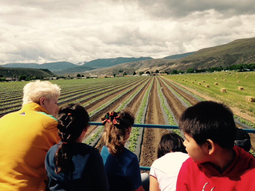 7adnama's tweet photo. Awesome day at #deserthillsranch today with the kg/1 class :) #bcsd74 #gmmes http://t.co/fpidOMIMfZ