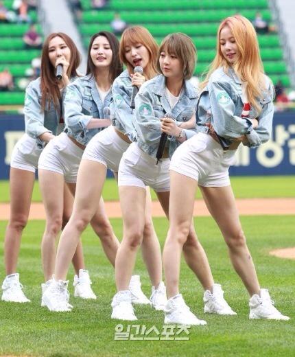EXID_Solji's tweet photo. EXIDSG: 150604 #EXID at Jamsil Baseball Stadium http://t.co/zl4pN1q31y