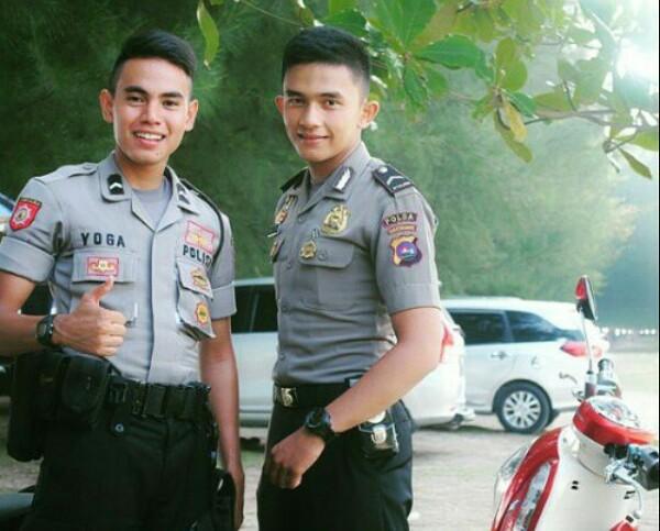 Lokal sotwe. Bulge Indo Polisi. Nick Zvera polis. Polisi Bali Corps cars.