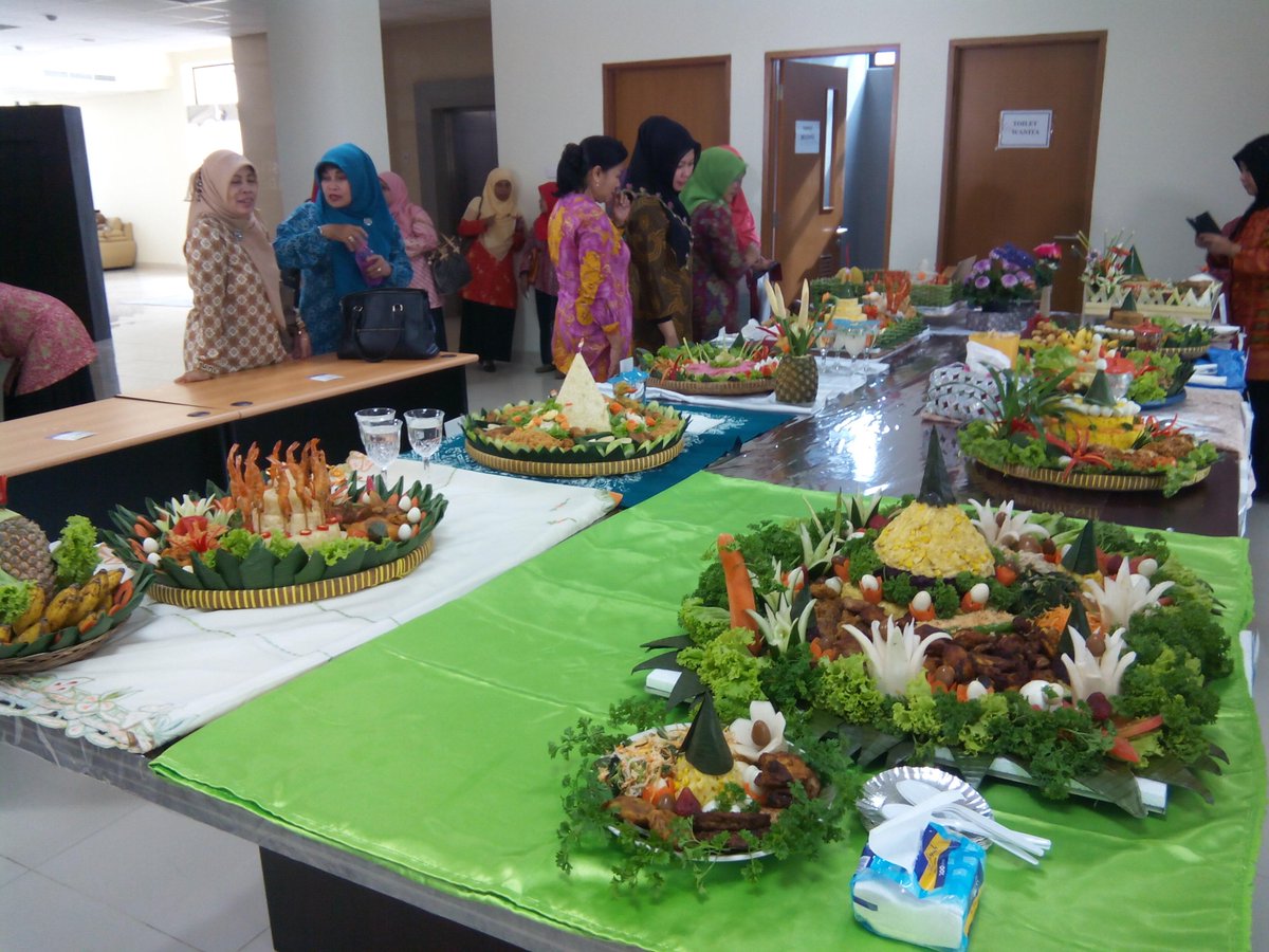 Jam 10 lomba tumpeng kecamatan di depok akan segera dimulai, ayok dukung kecamatan kalian. @Info_Cinere <a href="/infodepok123/">Info Depok</a>
