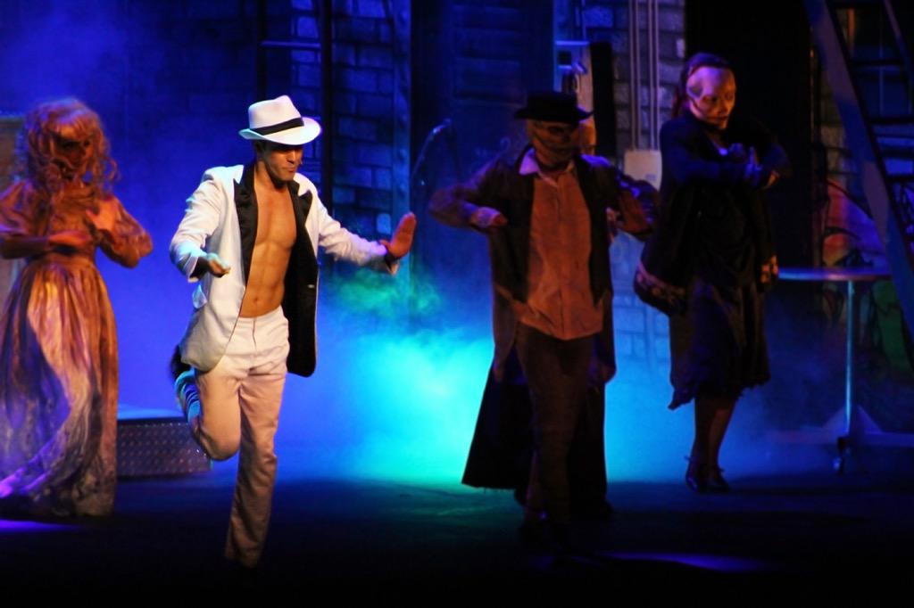 rogergzz's tweet image. Mañana estaré en #CiudadJuarez con todo el elenco de #HoyNoMePuedoLevantarLaGira 2 funciones 6 y 9PM RT