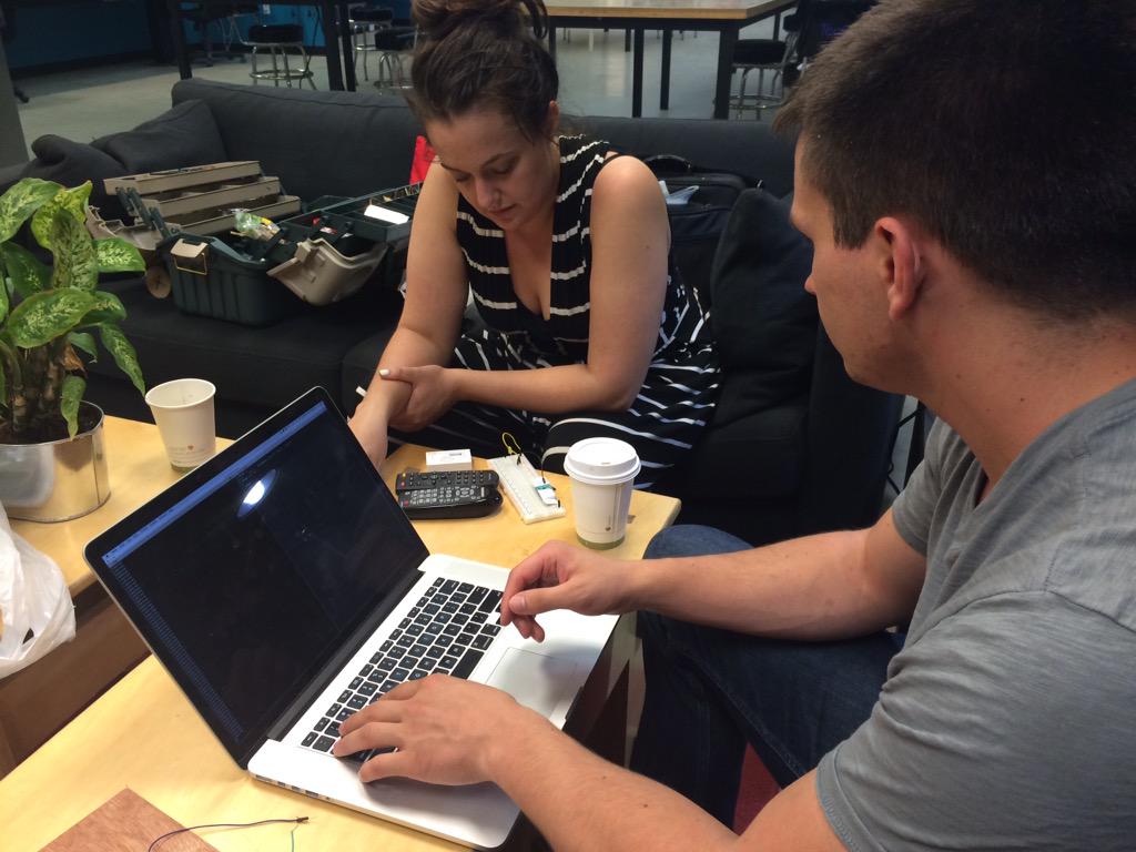 StartupBusMAKE's tweet photo. @io_toys making magic! http://t.co/JvFhmSvIxY