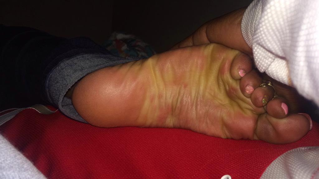CocoaToes's tweet photo. Y'all don't show me any love no more, it's cool tho!! #Soles #SoleFetish #FuckYall http://t.co/MujPSrSDit