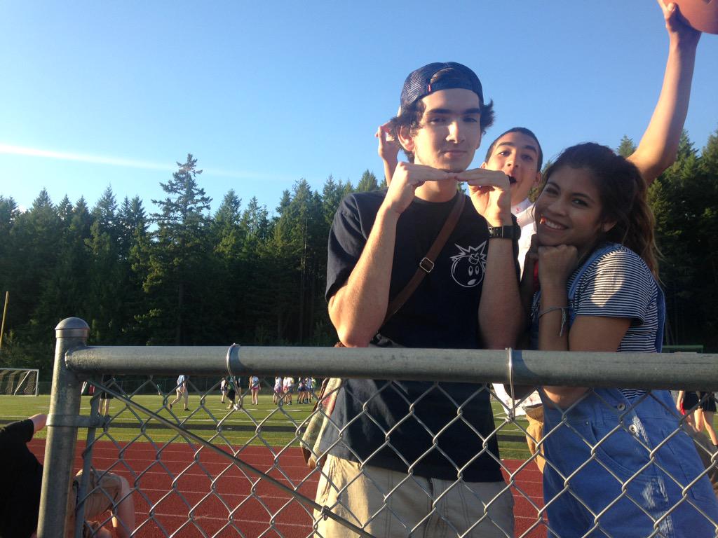 DecaJagss's tweet photo. Posers. #powderpuff #football #photobombed #DECAbest http://t.co/nd3aP5s6T1