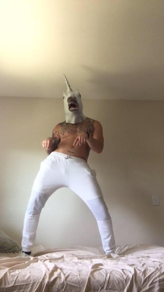 ohmyscottysire's tweet photo. Everyone's at the Luke Bryon concert and I'm just here like http://t.co/fv4bWIdEO9