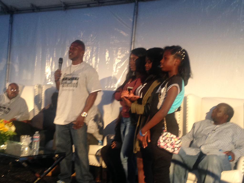 CIIFatherhood's tweet photo. Ben Henry- Fatherhood at work!!!   Proud of his relationship with his 3 daughters. http://t.co/j8MpUGZCQC