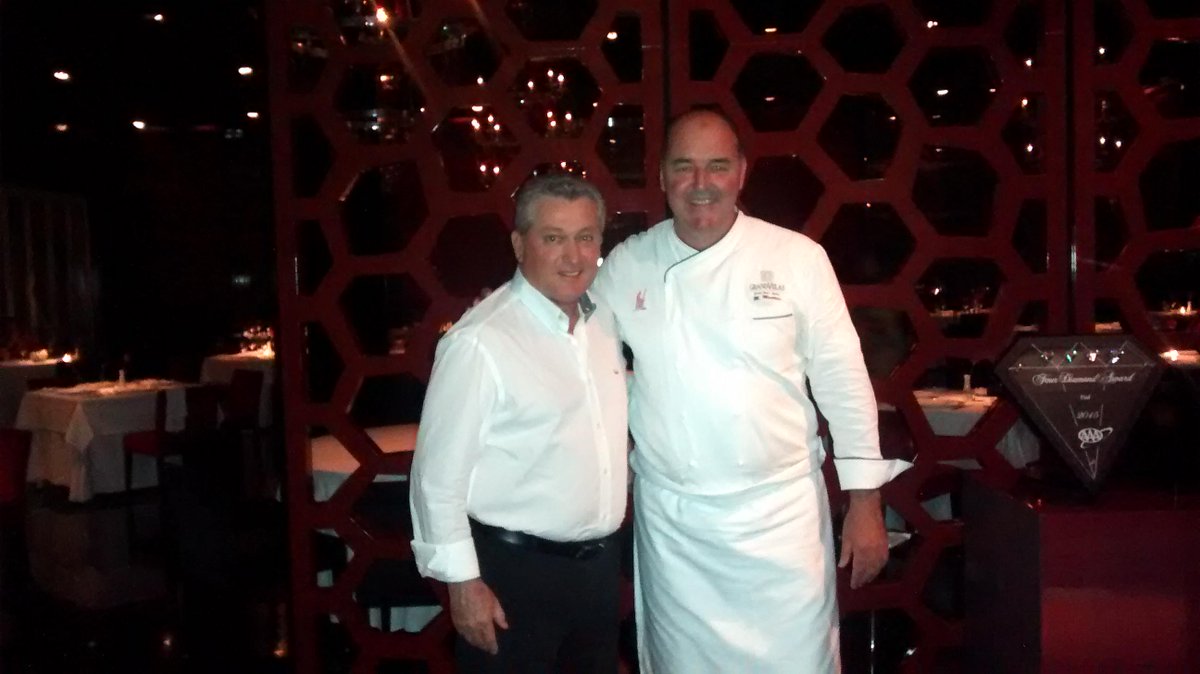 ChefMichel_MCF's tweet photo. #restaurantpiaf @ChefMichel_MCF recibe un grande del fut Mex
vive le FOOT !!!!! victor Voucetich del queretaro http://t.co/cJmpnBQ44O