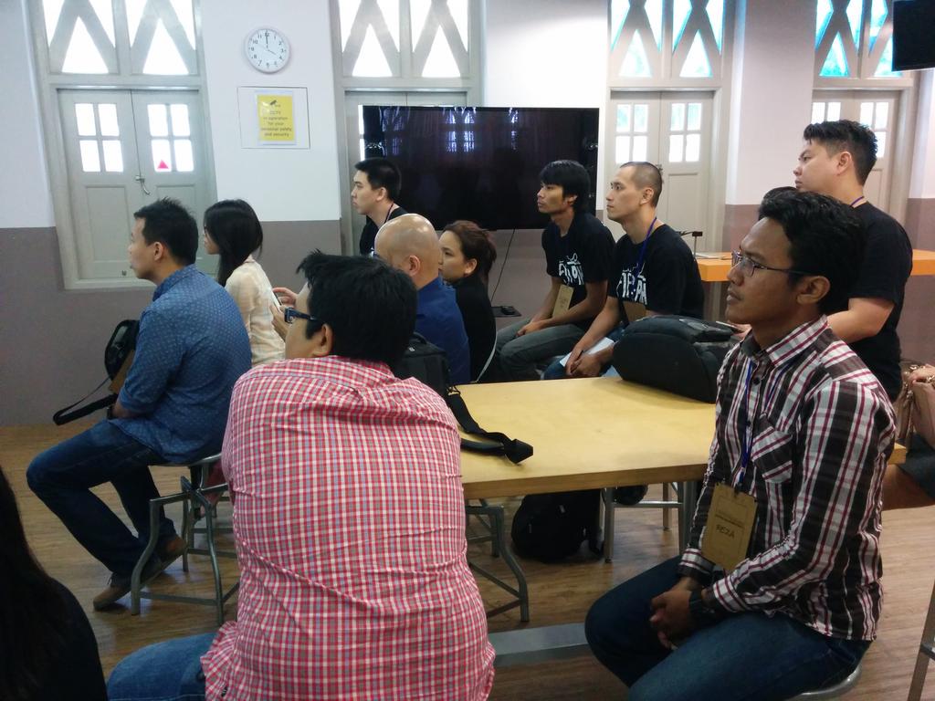 vikingkarwur's tweet photo. #navinspeaks @autodesk #InnovASEAN Makerspace Summit 2015 #IDEALab http://t.co/QucWDieYcK