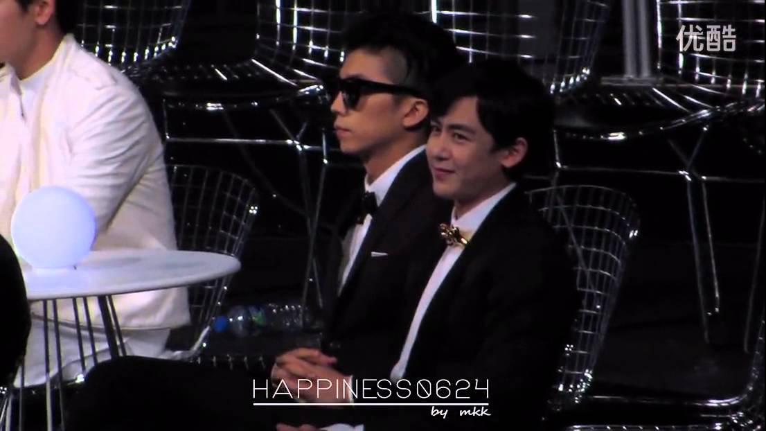 n430jwy's tweet photo. @KhunWoo0607 sit side by side #KWchallenge http://t.co/P6B0y3BG9W