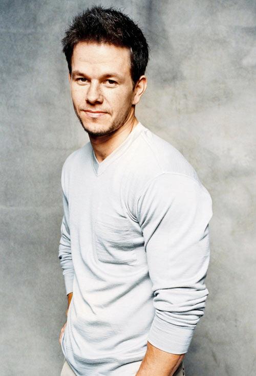 Happy Birthday Mark Wahlberg!!aktor,model dan produser ini awalnya penyanyi rapper lho ..berusia 44 tahun ini :) 