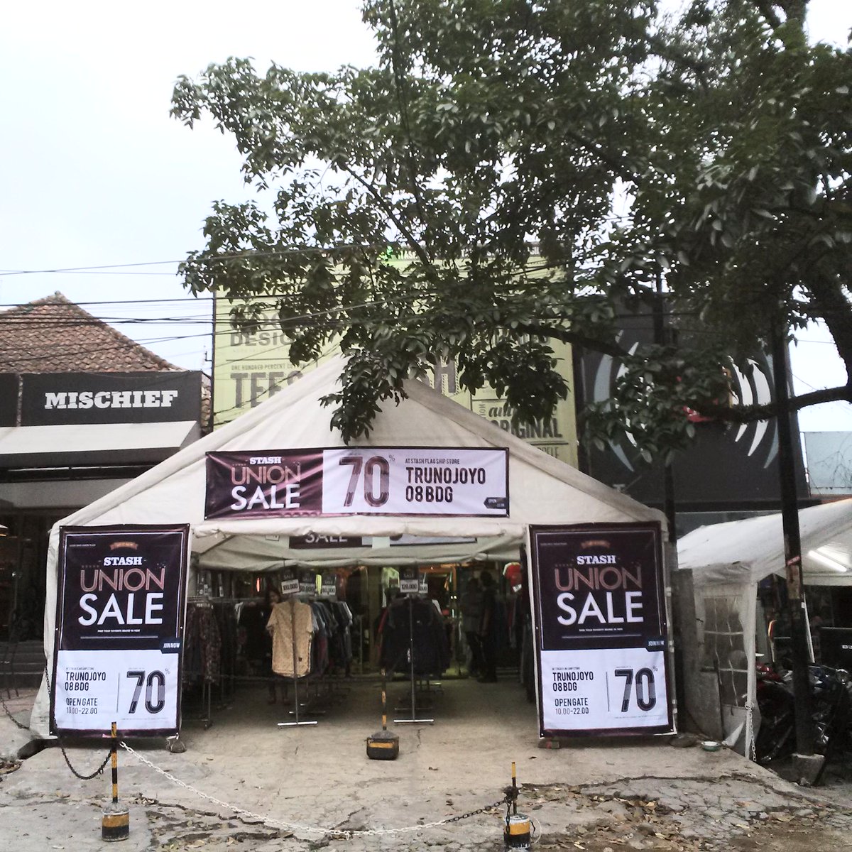 mampir berbelanja di <a href="/SURF_inc/">STASH</a> yuk. Ada #SALERAMDHAN up to 70% - trunojoyo no.8 bandung.