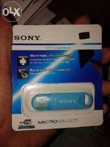 OPAN_ATHALLAH's tweet photo. Jual flasdisk 64 gb cuma 110.000.     Bisa cod  daerah bandung kiara condong. Monggo di borong http://t.co/dwYt0iCLoU