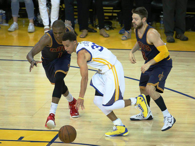 Sengit, Warriors Atasi Cavaliers di Gim 1 Final NBA dlvr.it/B6B3pk