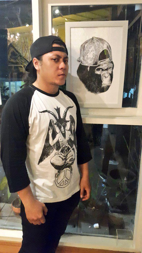 <a href="/zulfizulf/">zulfizulfzulfizulf</a> salah satu tukang gambar yg si "KONG" nya di cetak di kaosnya <a href="/fawntstc/">fawntastic</a> masih di acara "FAWNSTELLATION"