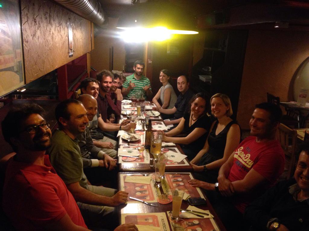Cherche les flyers sur la photo #ou.est.charlie #whereswally. Diner jeunes statisticiens ! #JDSLille @Lionning13