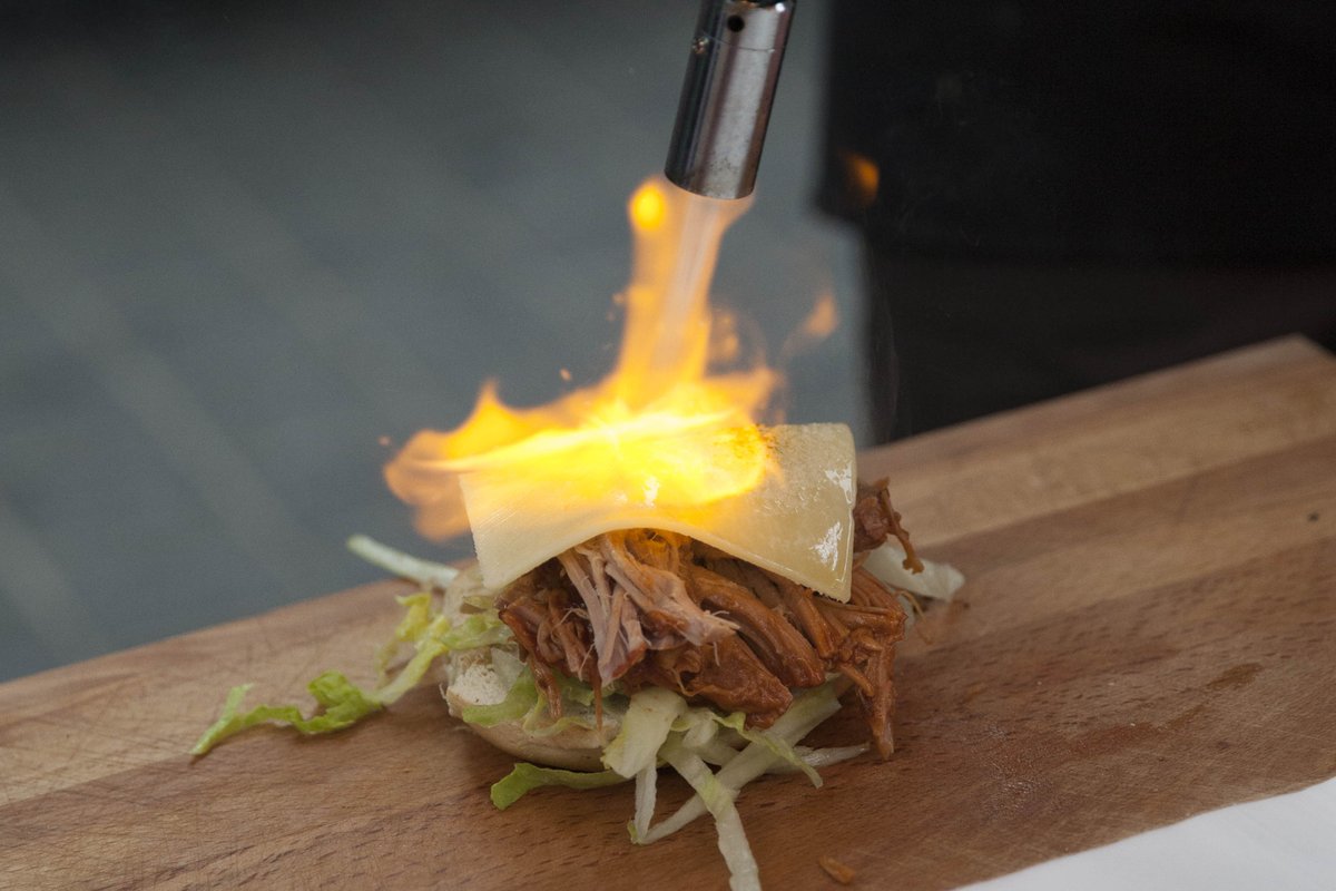 99shoreditch's tweet photo. Guys you set my lunch on fire, but I can't find you on twitter #pulledporkhouse #dirtybagel #oldspitalfieldsmarket http://t.co/rUaZG8wIdt