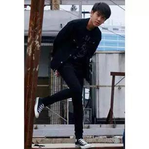 CJRtoCJR's tweet photo. #Soniq menurut kalian @iqbaale di foto ini terlihat kurusan / gemukan ?  #comate #happycomateday http://t.co/eU3QL2GGE1