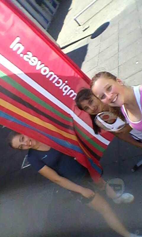 daphnevijgen's tweet photo. #olympicmoves #badminton in de winnende mood 😂😏 @rutgervink http://t.co/a0FEGYLt3F