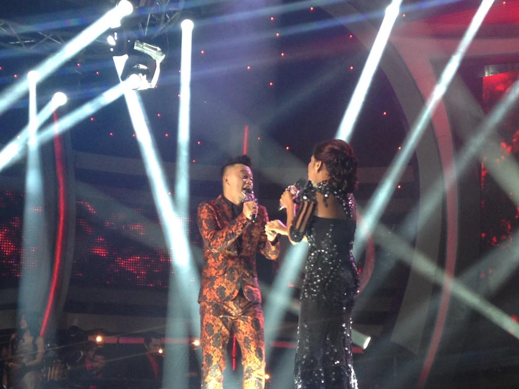 Indosiar's tweet photo. Aduhai banget duet @DA2_Danang sama @DA2_Evi ya? #GrandFinalDA2 nonton lagi ya pkl 12.00 WIB

http://t.co/47vL4QSxOz