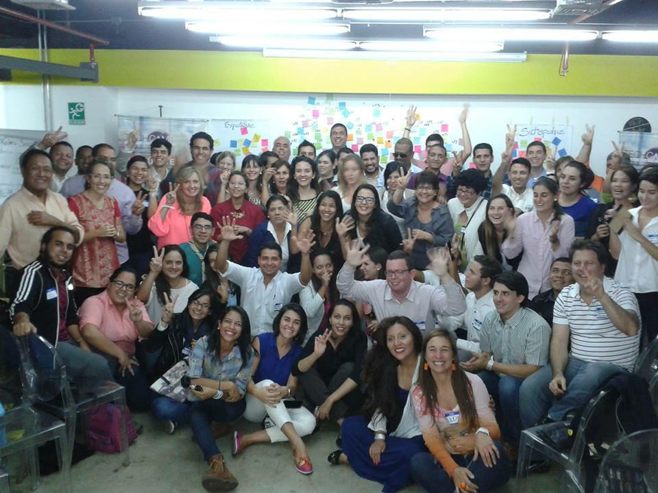 Belseguridad's tweet photo. Apoyemos el lenguaje de Señas Venezolano, solicitud de Federación Venezolana de Sordos. @VeneIdeal #TechCampCcs15 http://t.co/SXAmClag0Z