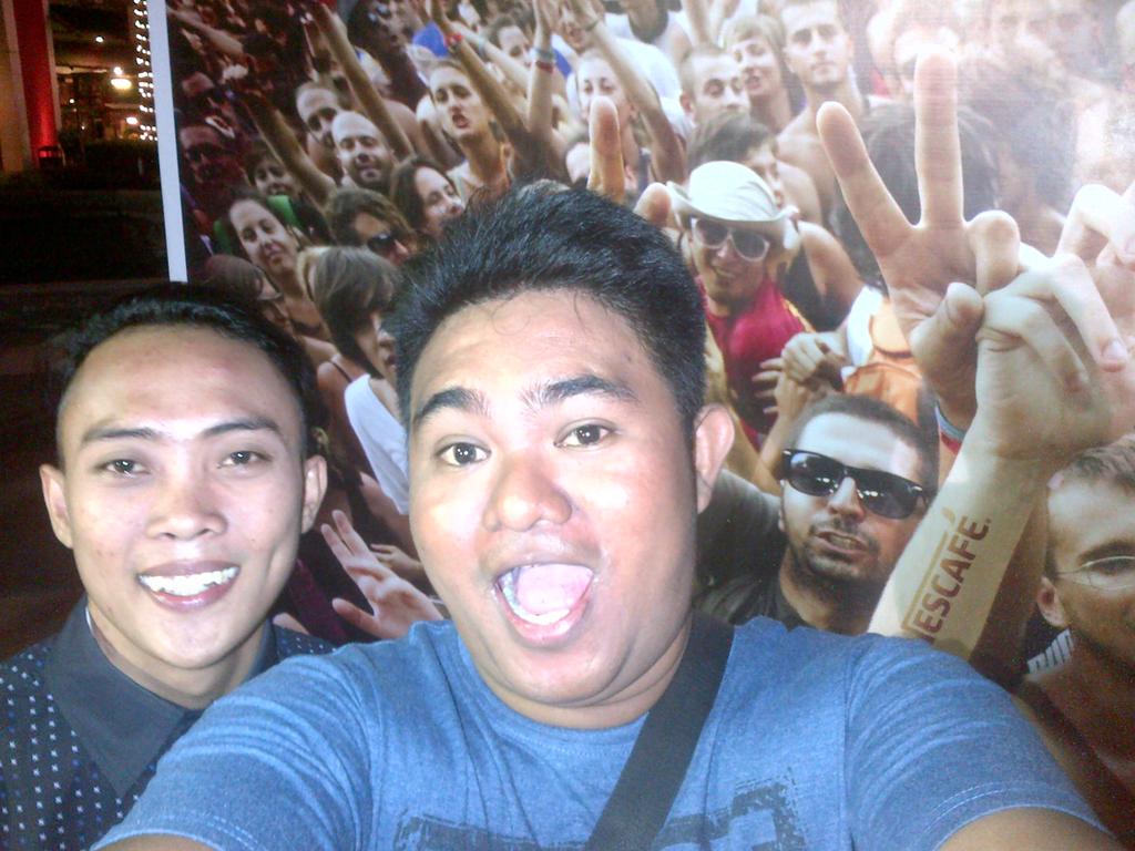 cakdimdim's tweet photo. @IniBaruHidup jangan ngaku kece kalo belum datang ke acara #MusikAsik di Surabaya Town square http://t.co/Qa41LgyxY0