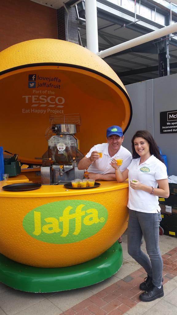 A giant orange paid me a visit <a href="/JaffaFruit/">Jaffa Fruit</a>  <a href="/TescoFood/">Tesco Food</a> #lovejaffa