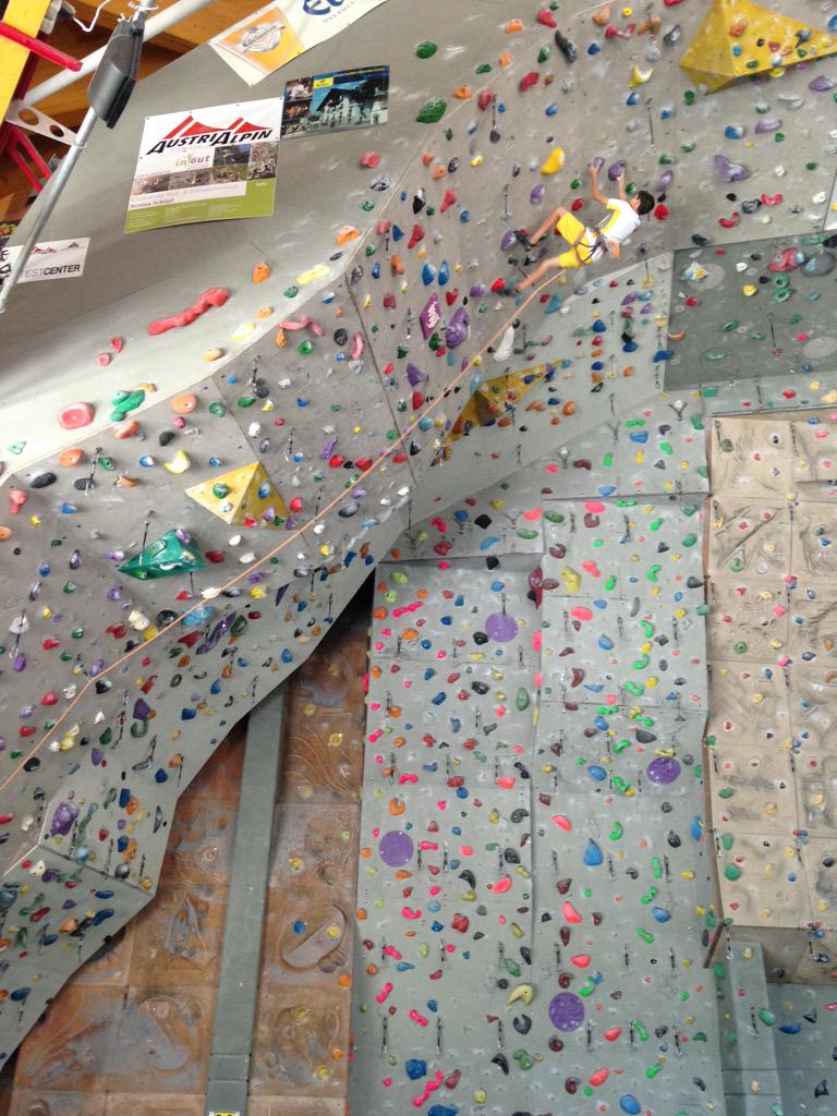 martin_berta's tweet photo. lluc on fire @kletterzentrumimst @LaSportivaSpain http://t.co/JMZqbj3ggJ
