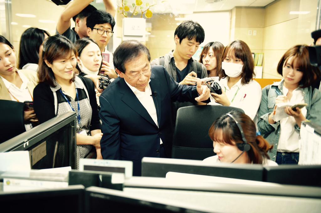 wonsoonpark's tweet image. 서울메르스 대책본부장 박원순입니다.

진실을 퍼트려주세요.
여러분의 카페트을 빌려주세요.
지금 진 공유(RT, 좋아요 등) 빚은 꼭 메르스  없는 서울로 갚겠습니다.

me2.do/F9ItJwPe