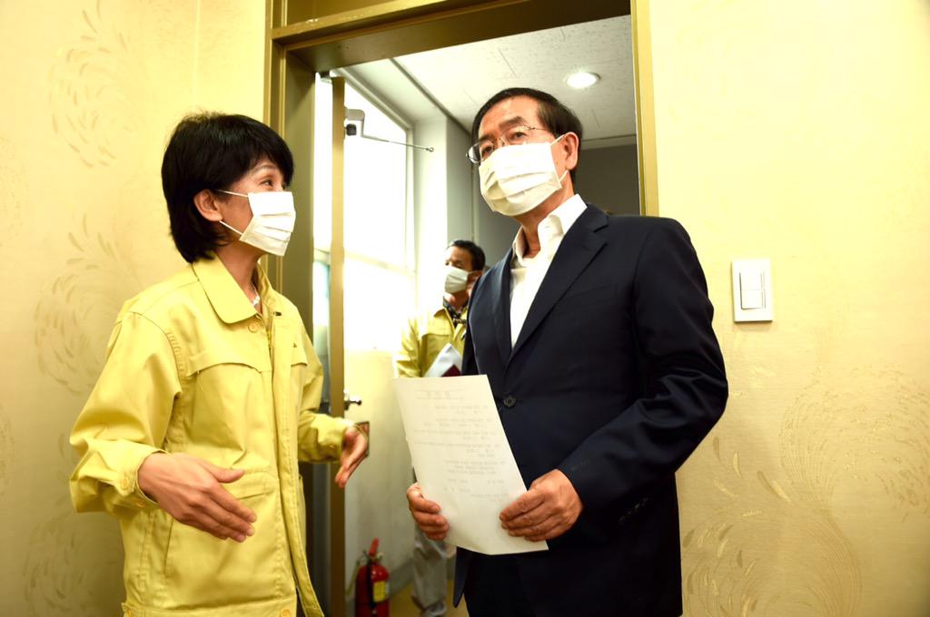 wonsoonpark's tweet image. 서울메르스 대책본부장 박원순입니다.

진실을 퍼트려주세요.
여러분의 카페트을 빌려주세요.
지금 진 공유(RT, 좋아요 등) 빚은 꼭 메르스  없는 서울로 갚겠습니다.

me2.do/F9ItJwPe