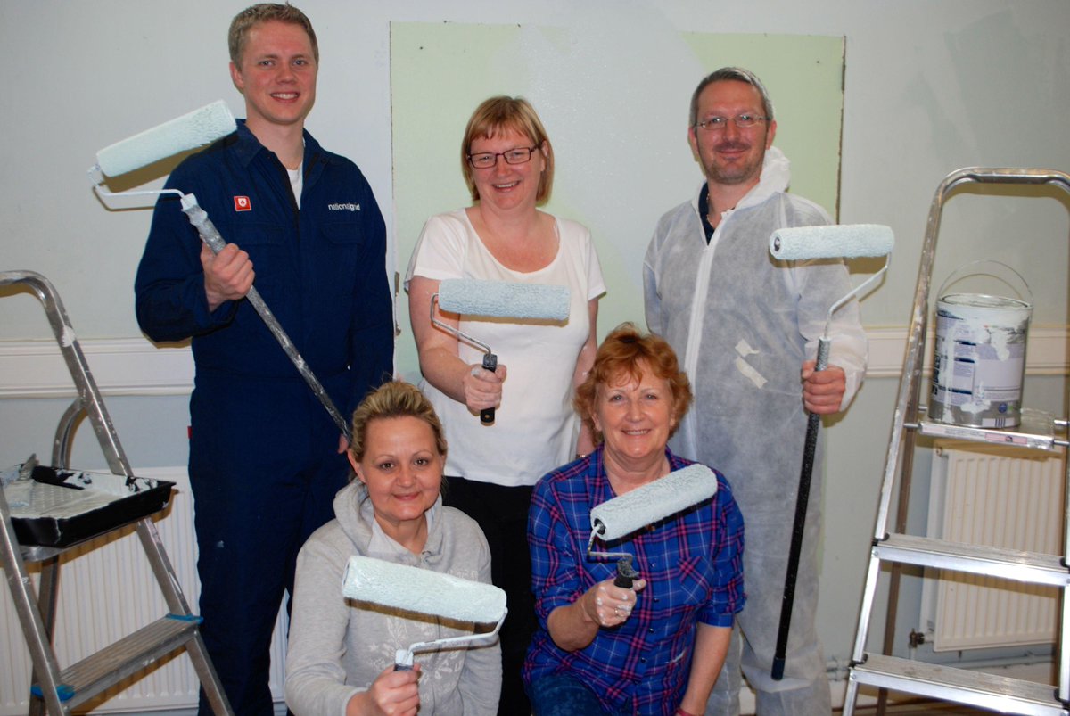 KateBroad2's tweet photo. A job well done in Hinckley. National Grid volunteers rise to the challenge to give Burbage Hall a make-over! http://t.co/JIrh0eYYei