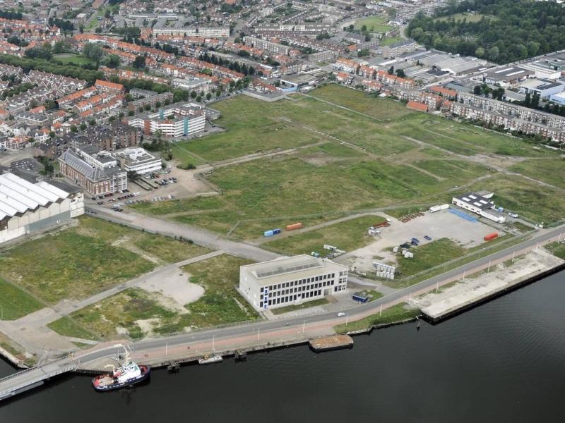 SanderG4's tweet photo. Wellicht kunnen verenigingen gaan trainen op het duurste grasveld van Nederland #scheldekwartier @gem_vlissingen http://t.co/KRdKtiWNad