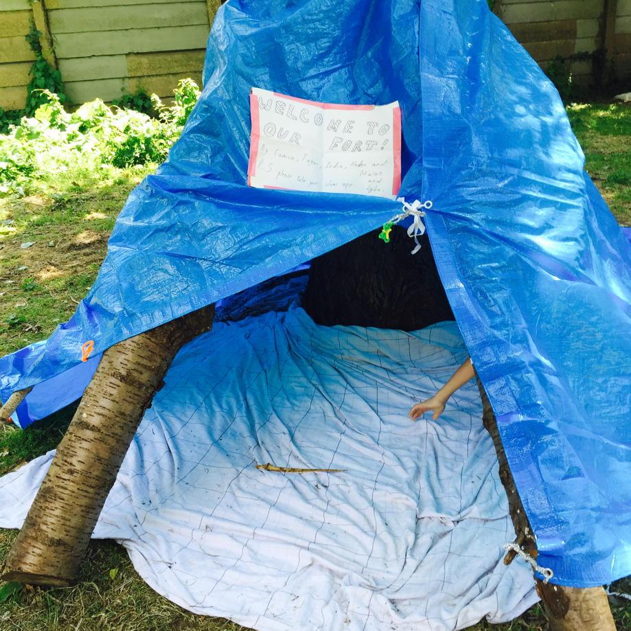 Southfield_W4's tweet image. Year 6 Entry point for Moving On IPC unit #buildingshelters #colloborating
