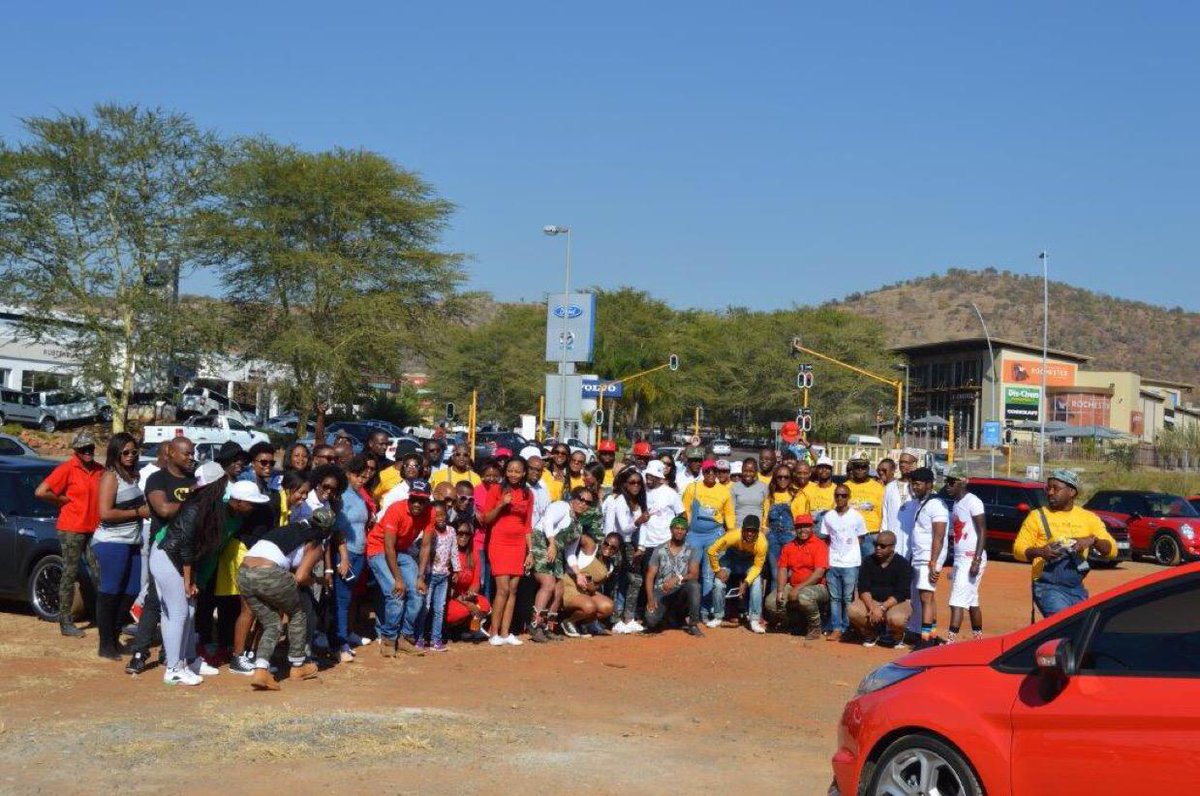 Rusty_MINIacs's tweet photo. #aboutsaturday #notjustflashybutforcharity#rustenburgminiacs http://t.co/lfPEttPy6L