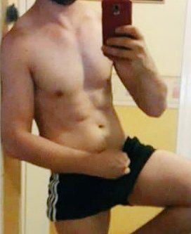 dylan93romero's tweet photo. Estoy solo y con ganas ,son las 03:28 💪 http://t.co/Mdqpwv3ouZ