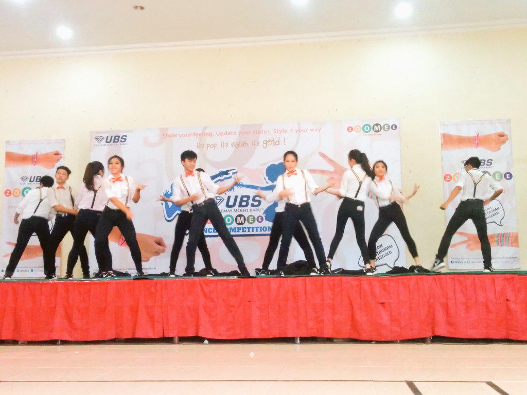 dblindonesia's tweet photo. SMA Petra 2 Surabaya asik banget nih ngedancenya kyaaaa, sukaaaaa! #UBSZooMeeDanceCompetition http://t.co/84KWvFqpqw