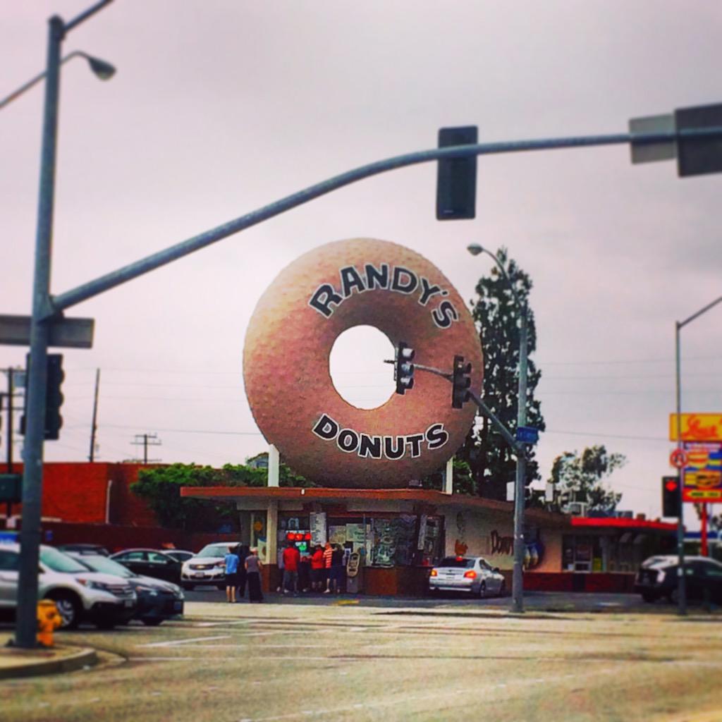 privatemailbox's tweet photo. Happy #NationalDoughnutDay enjoy one 1 for us! 🍩🍩🍩 #American #Classic #donuts http://mailboxes90401 http://t.co/WBaiO8FyUi
