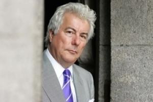  hace 66 años nacía en Cardiff ¡Happy Birthday, Mr. Follett! 