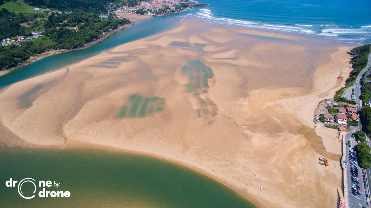 dronebydrone's tweet photo. Playa de Laida en marea baja desde #drone. Bonitas piscinas artificiales ;-) @Savemundaka @Mundakasurfclub http://t.co/iRT0IZD9wn