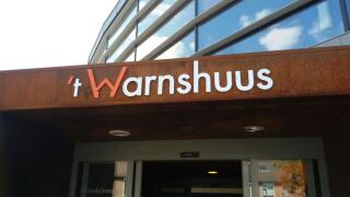 Heeft u onze nieuwe belettering al gezien? Wij zijn nu duidelijk herkenbaar als Kulturhus <a href="/Warnshuus/">Het Warnshuus</a> !!!
