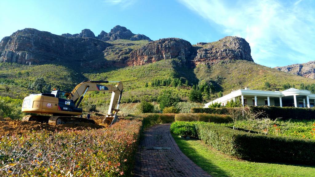 SaffierEstate's tweet image. Check out new parking development @SaffierEstate. For all our # wedding guests.