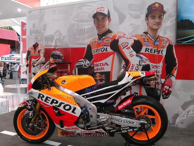 LokadataID's tweet photo. Marquez dan Rossi pun datang ke @PRJ_2015! http://t.co/9Q4tPbsuNU

#PRJ2015 http://t.co/3SldpT1Ab7