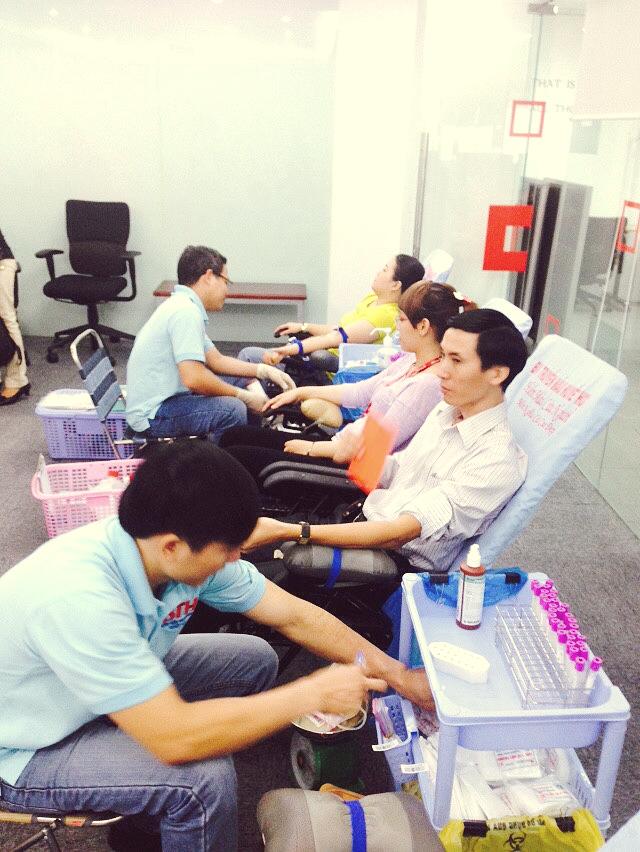 funwork_hcm's tweet photo. Blood Donation Campaign this morning. Thanks for all coming today!
#blood #donate #campaign #coworking #hochiminh http://t.co/ze2rxh0e3u