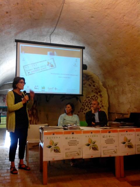 MAFlumero's tweet photo. .@rocifa1163 :proposta di legge a favore del protagonismo dei territori .Qui @Matera2019 ~ #greenweek2015 #mt2019 http://t.co/Xyeo7S294U
