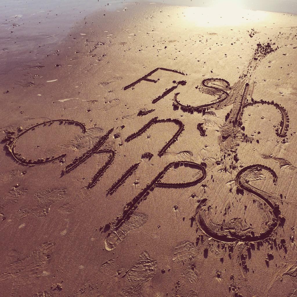 VisitEastbourne's tweet image. Come &amp;amp; enjoy Fish&amp;amp;Chips in stunning coastal surroundings! @VisitEngland #Fryday #NationalFishandChipDay #localtips