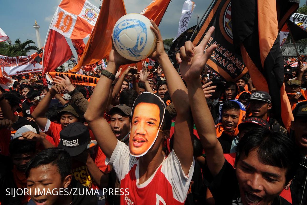 WSJIndonesiaRT's tweet photo. Football turmoil spirals out to Indonesia, where fans are none too pleased. http://t.co/kmRtqHgoNg http://t.co/N120lOofDZ